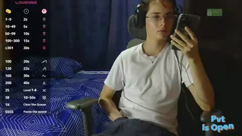 Snapshot of david_colombian chatting on July 5, 1:56 am ProgrammerBoy online show from July 5, 1:56 am