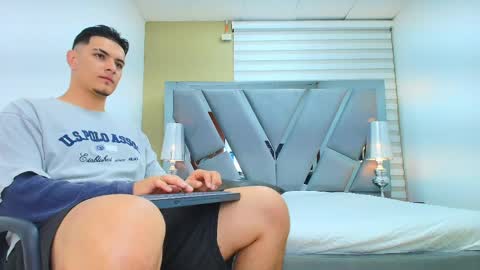 david_victoriaa online show from April 11, 1:04 pm