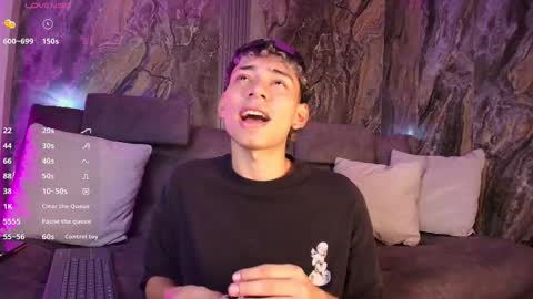 Snapshot of daviid_laid_ chatting on February 10, 8:02 pm David online show from February 10, 8:02 pm