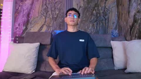 Snapshot of daviid_laid_ chatting on March 3, 7:53 pm David online show from March 3, 7:53 pm