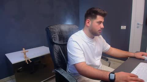 Snapshot of daxgreer chatting on March 26, 5:13 am DaxGreer online show from March 26, 5:13 am