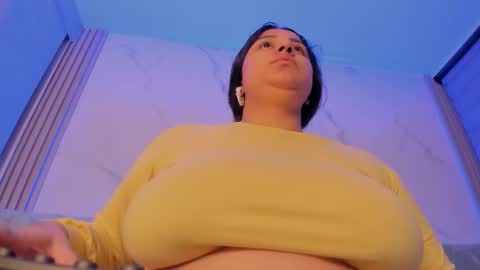 Snapshot of dayan_silva_ chatting on December 14, 5:35 am DAYAN online show from December 14, 5:35 am