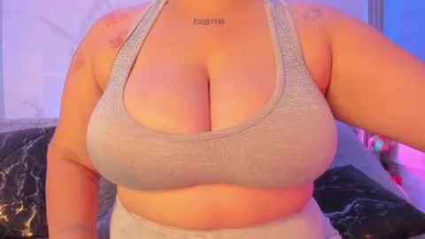 Snapshot of dayan_silva_ chatting on February 21, 12:00 am DAYAN online show from February 21, 12:00 am