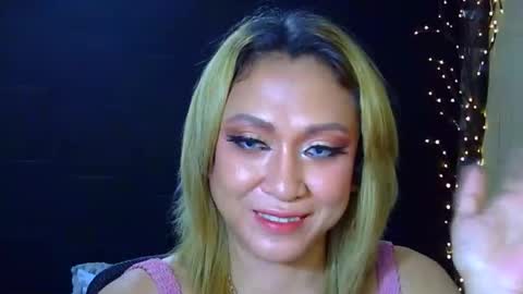 Snapshot of dazzlinglady44 chatting on June 3, 2:33 pm stephaniechim online show from June 3, 2:33 pm