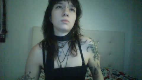 Snapshot of dead_moonxx chatting on July 11, 4:21 pm dead_moonxx online show from July 11, 4:21 pm