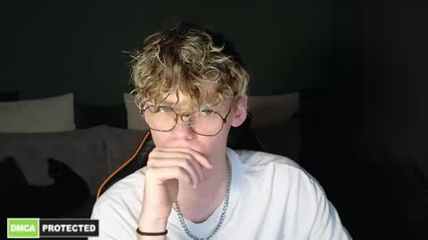 Snapshot of dear_kirill chatting on April 14, 11:44 pm dear kirill online show from April 14, 11:44 pm