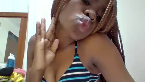 Snapshot of dearygirl chatting on February 12, 3:40 am lilian online show from February 12, 3:40 am