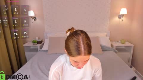 Jennifer online show from April 1, 11:46 pm