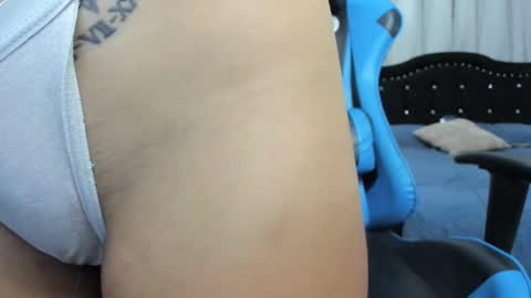 Snapshot of debora_brown_ chatting on December 6, 10:41 pm Dbora online show from December 6, 10:41 pm