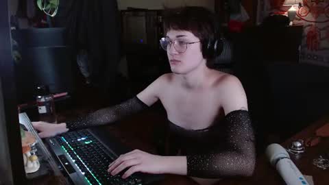 decemberholiday online show from July 24, 5:55 pm