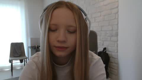 Snapshot of deeannnye chatting on May 18, 4:02 pm Amanda online show from May 18, 4:02 pm