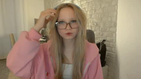 Snapshot of deeannnye chatting on May 23, 7:29 pm Amanda online show from May 23, 7:29 pm