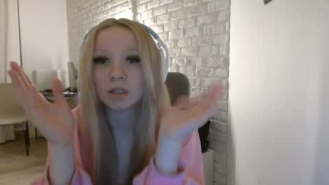 Snapshot of deeannnye chatting on May 24, 9:20 pm Amanda online show from May 24, 9:20 pm