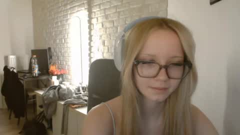 Snapshot of deeannnye chatting on May 27, 7:55 pm Amanda online show from May 27, 7:55 pm