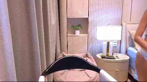 deedeedoll online show from July 22, 11:24 am
