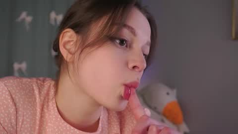 Lola online show from May 19, 12:11 pm