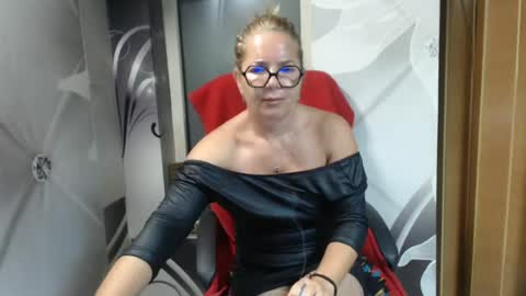 hi guys i m a cute milf i m here for good time and nice people pls be respectfool and enjoy me online show from June 18, 2:45 am