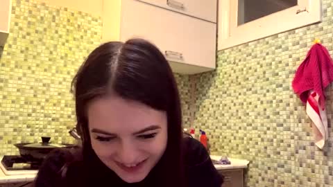 Kiki online show from April 2, 5:10 pm