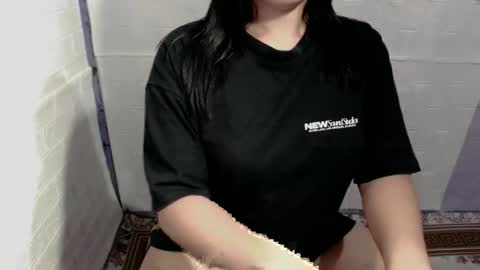Snapshot of delicious_hanna17 chatting on February 7, 6:11 pm delicious_hanna17 online show from February 7, 6:11 pm