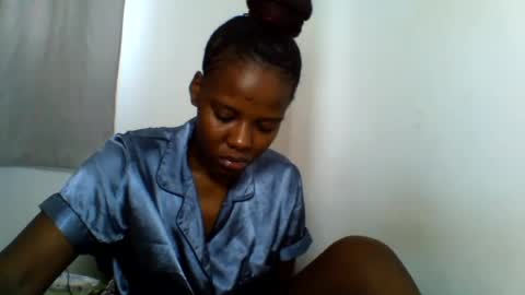 Snapshot of deliciousbabe01 chatting on June 18, 6:13 am EVAH online show from June 18, 6:13 am