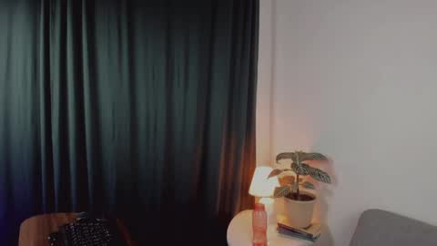 Delilah online show from April 9, 6:19 am