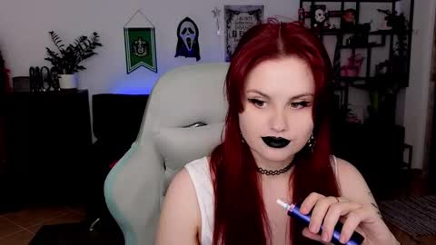 dellacrush_ online show from February 25, 6:39 pm