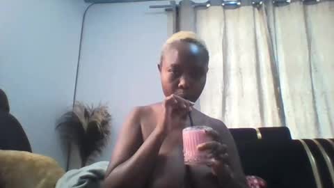 dellarine517299 online show from January 8, 8:16 am