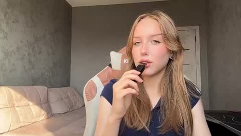 Mia online show from July 8, 1:59 pm