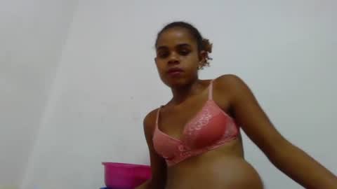 Snapshot of delphineee chatting on February 20, 3:36 am delphine online show from February 20, 3:36 am