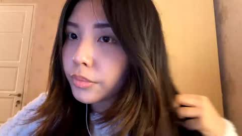 Snapshot of demetriadelapuente chatting on April 16, 8:37 am Hannah online show from April 16, 8:37 am