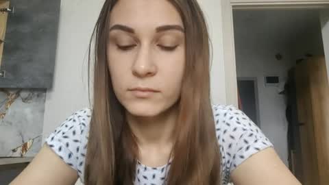 Mia online show from April 18, 7:12 am