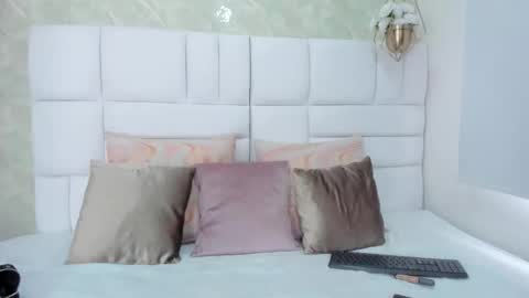 Denisse Khan online show from April 18, 7:58 pm