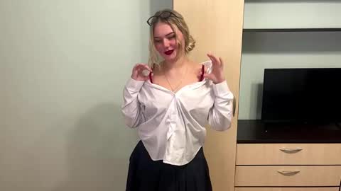 Snapshot of deonnahobb chatting on February 18, 4:03 pm Luna online show from February 18, 4:03 pm