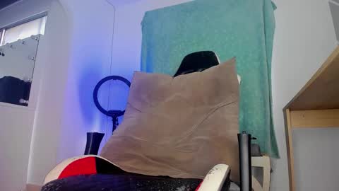 dereckhardd online show from February 13, 10:06 pm