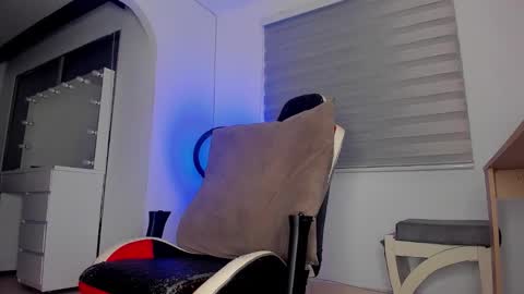 dereckhardd online show from March 13, 9:38 am