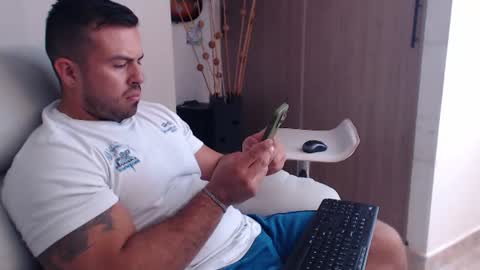 Derek online show from July 19, 4:33 pm