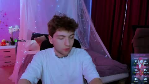 derek_hawk_ online show from March 23, 9:46 am