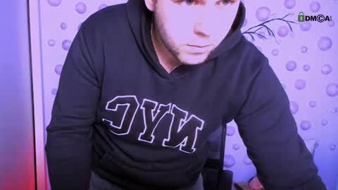 derek_hawk_ online show from March 28, 9:03 pm