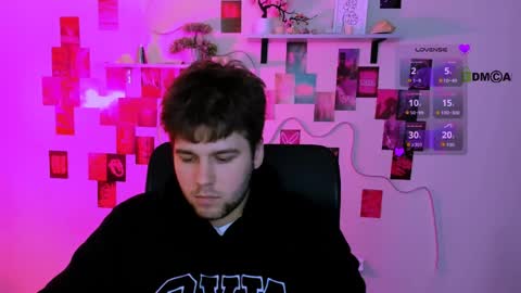 derek_hawk_ online show from March 31, 7:03 pm