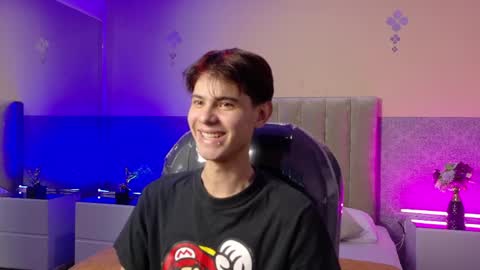 derek_sinn online show from April 6, 9:16 pm