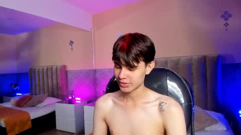 derek_sinn online show from April 17, 8:34 pm