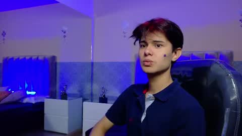 Snapshot of derek_sinn chatting on June 8, 8:20 pm derek_sinn online show from June 8, 8:20 pm