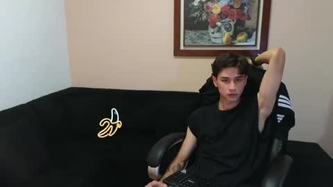 Derek online show from May 18, 11:43 pm
