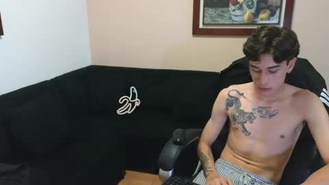 Derek online show from May 19, 1:56 am
