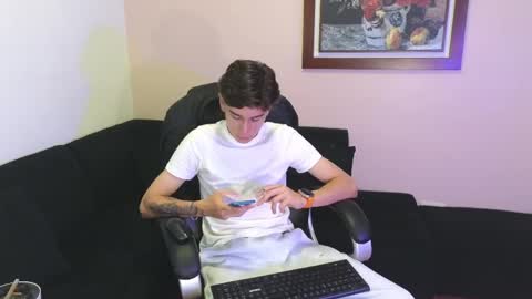 Derek online show from May 26, 12:39 am