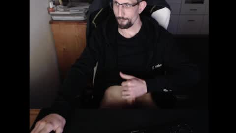 dermattes online show from April 18, 3:49 pm