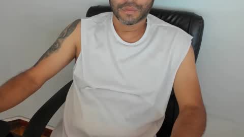 Snapshot of derrik_ chatting on June 7, 2:21 pm online show from June 7, 2:21 pm