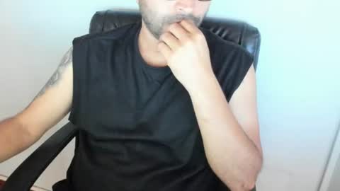 Snapshot of derrik_ chatting on July 13, 11:35 am online show from July 13, 11:35 am