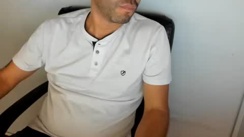 Snapshot of derrik_ chatting on August 6, 3:36 pm online show from August 6, 3:36 pm