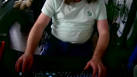 Snapshot of desdisdes chatting on May 26, 8:49 pm desdisdes online show from May 26, 8:49 pm